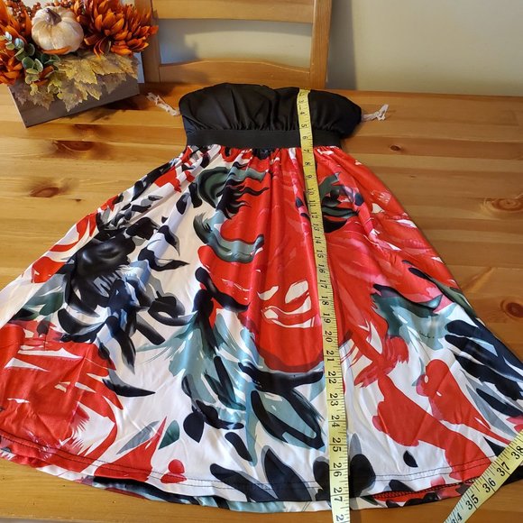 She's Cool - Women's Black Red Floral Strapless Semi Sweetheart Neck Mini Dress - Picture 6 of 7